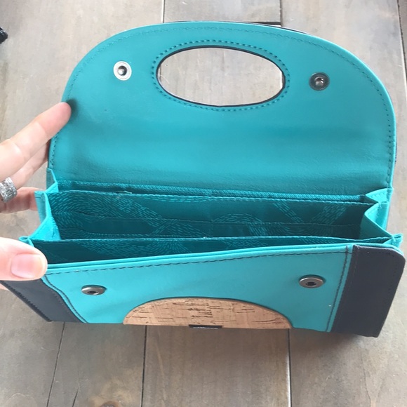 Skunkfunk vegan leather wallet clutch. Cork details. - Picture 4 of 8